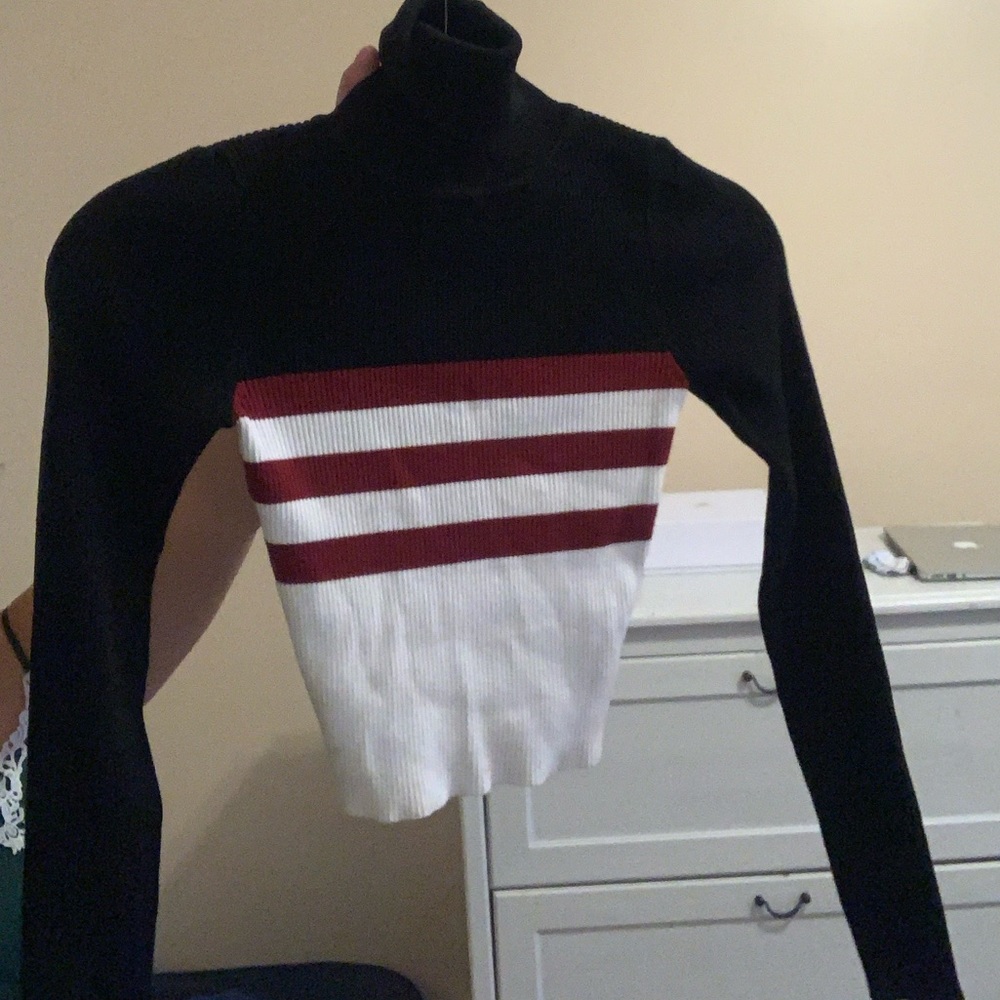 FashionNova Turtle neck sweater size S
